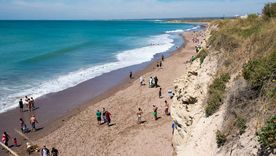 Un nuevo derrumbe en los acantilados de Las Grutas generó alarma a días del inicio de la temporada de verano. Foto: La Ruta Natural Un nuevo derrumbe en los acantilados de Las Grutas generó alarma a días del inicio de la temporada de verano. Foto: La Ruta Natural