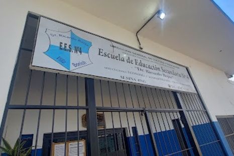 La almuna apuñaló a su compañero en la puerta de su escuela. La almuna apuñaló a su compañero en la puerta de su escuela.