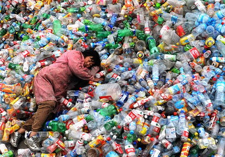 Mares de botellas. Foto: The Atlantic