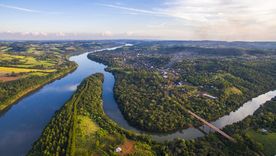 El Soberbio es un pueblo de Misiones rodeado por selva y ubicado junto al río Uruguay. El Soberbio es un pueblo de Misiones rodeado por selva y ubicado junto al río Uruguay.