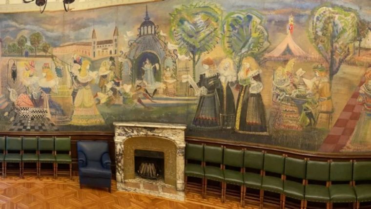 Las Mujeres sabias instalado en el Salón Soldi del Colegio de Escribanos de Buenos Aires. Foto: Gentileza: Colegio de Escribanos de Buenos Aires.