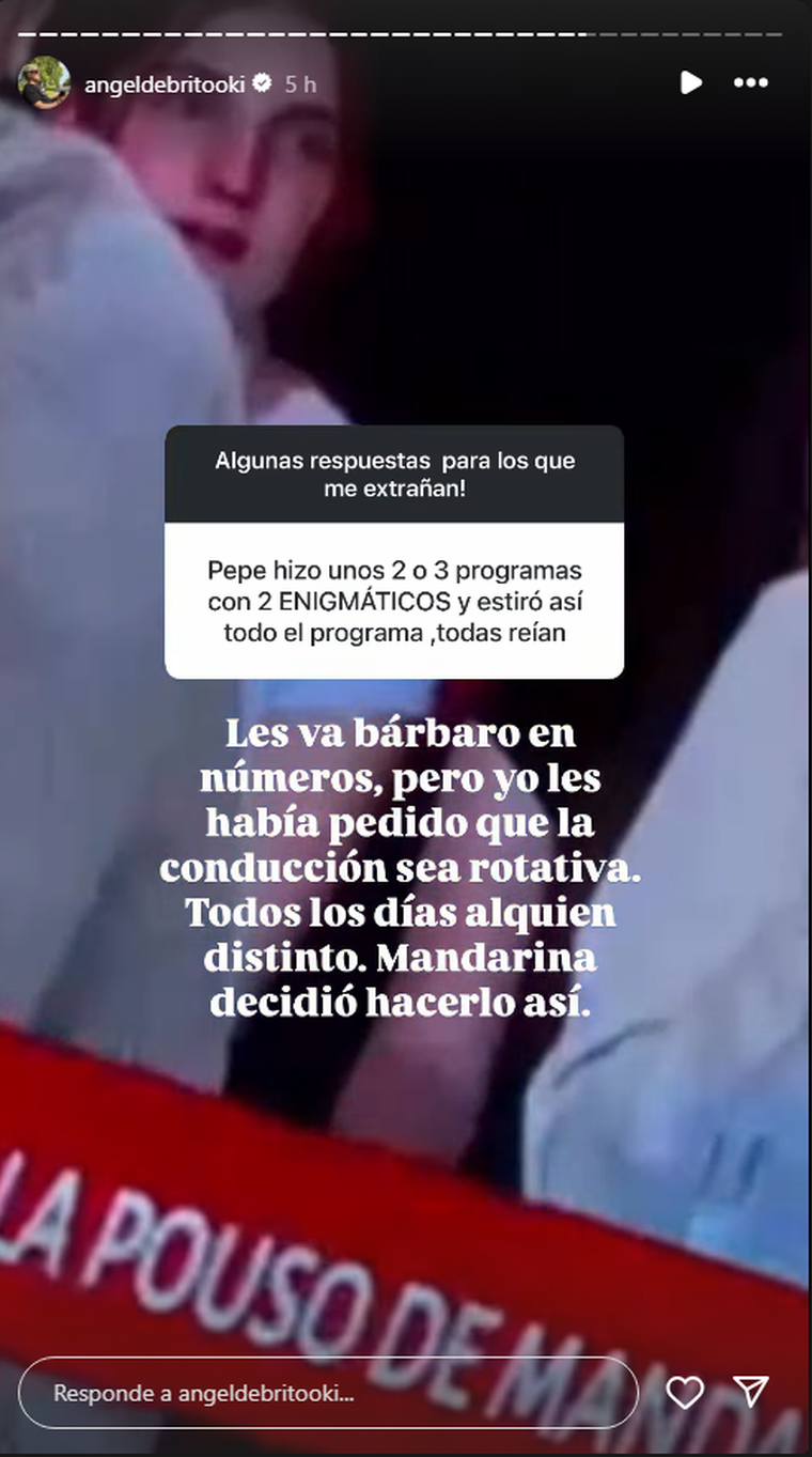 El conductor quería que sus panelistas se turnaran en la conducción del programa. El conductor quería que sus panelistas se turnaran en la conducción del programa.