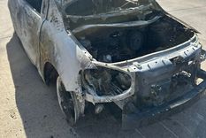 Así quedó el auto de la joven que fue hallado incendiado en Godoy Cruz Foto: Gentileza