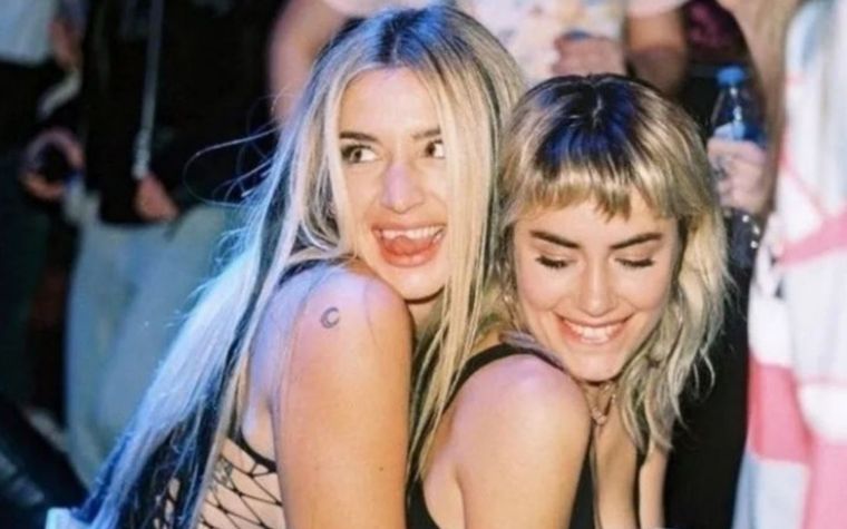 Buena onda Las chicas son muy amigas y la pasan bomba cada vez que se ven.