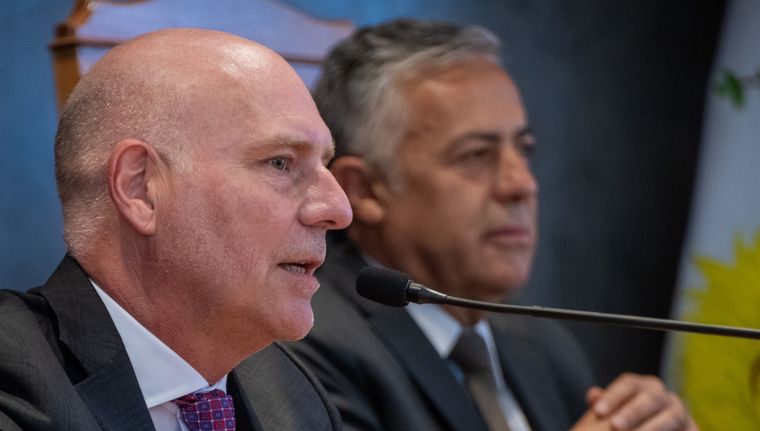 Dalmiro Garay durante el discurso junto a Cornejo, quien llegó sobre la hora. Foto: Gobierno