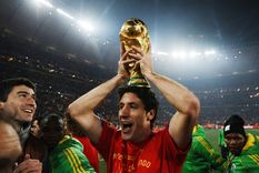 El campeón del mundo en Sudáfrica 2010 contó que le rechazaron el permiso de ingreso al país.