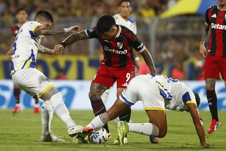 Las malditas lesiones: Driussi salió lesionado ante Central y hay preocupación en River. Las malditas lesiones: Driussi salió lesionado ante Central y hay preocupación en River.