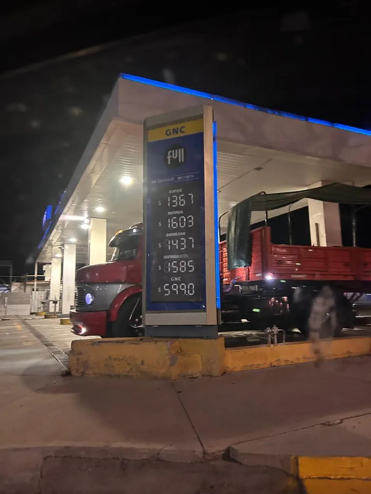 Valor de los combustibles en la YPF de Azcuénaga y Acceso Sur, de Luján de Cuyo.&nbsp;