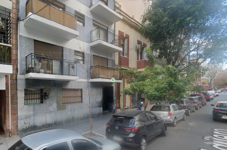 El edificio está ubicado en Aguero al 1200, barrio de Recoleta.