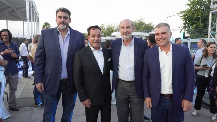 Martín Kerchner, Chino Yacopini, y Rodolfo Vargas Arizu y Diego Costarelli. Martín Kerchner, Chino Yacopini, y Rodolfo Vargas Arizu y Diego Costarelli.