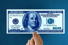 el dolar blue cerro la semana en alza, cotizando a $125