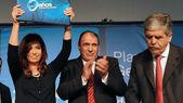 El extitular de AySA, Carlos Ben, junto a Cristina Fernández de Kirchner y Julio De Vido en un acto de la firma de agua y saneamiento realizado en Bernal en 2012. El extitular de AySA, Carlos Ben, junto a Cristina Fernández de Kirchner y Julio De Vido en un acto de la firma de agua y saneamiento realizado en Bernal en 2012.