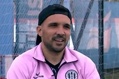 Nicolás Bertolo fue retirado en camilla tras un fuerte golpe. Foto: Captura Video