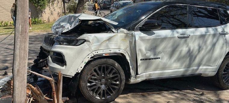 Así quedó la camioneta de Javier Altamirano. Foto: @SDeporteLP