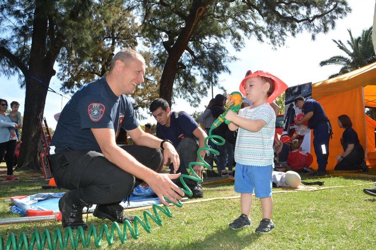 Los niños podrán jugar a ser Bomberos por un día en el Parque 3 de Febrero