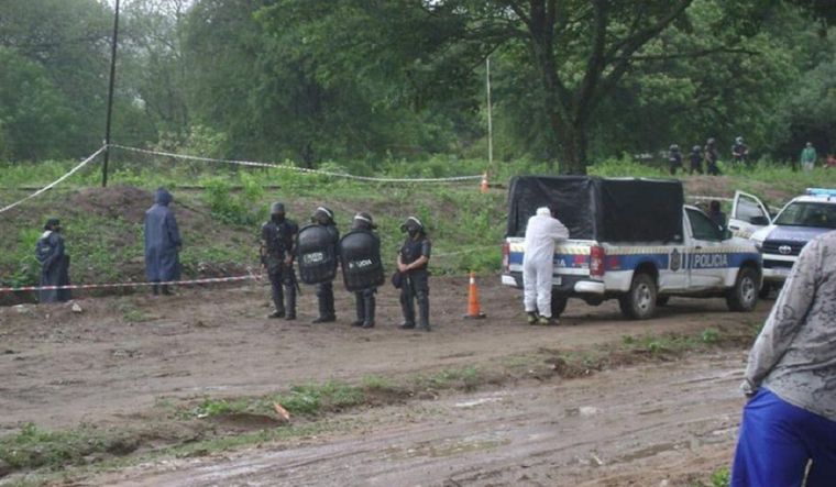 La adolescente fue hallada con disparo en la cara en un zanjón de desagüe