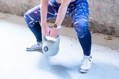 Con este ejercicio fortalecerás varias partes del cuerpo Foto: Shutterstock