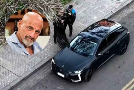 Gustavo Sofovich tardó dos horas en bajar de su auto. Gustavo Sofovich tardó dos horas en bajar de su auto.