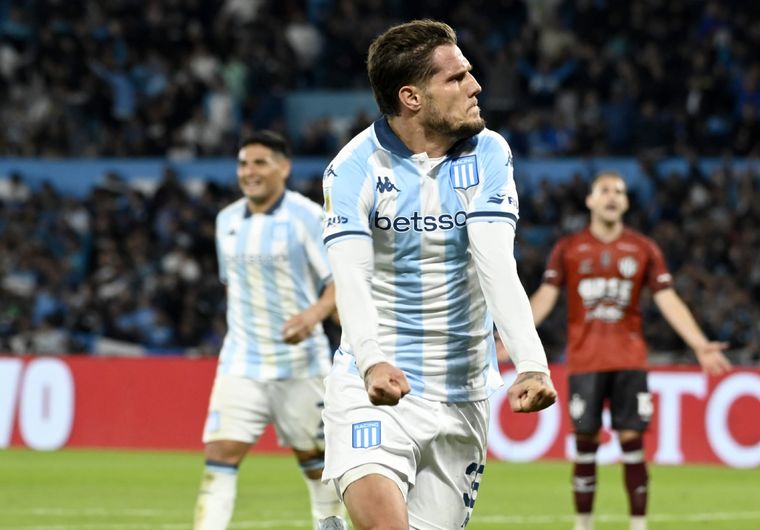 Zuculini le dio el triunfo a Racing ante Central Córdoba. Foto: Fotobaires