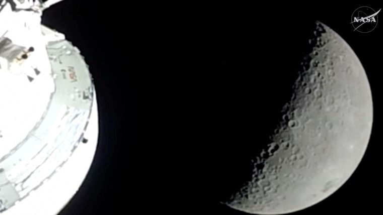 En el lado oculto de la Luna se cree que hay minerales y tierras raras de gran valor económico.