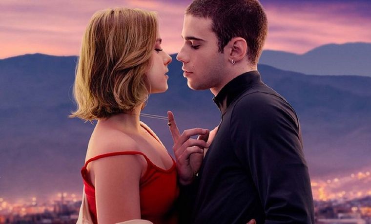 Clara Galle es la protagonista de A través de mi ventana. Foto: Netflix