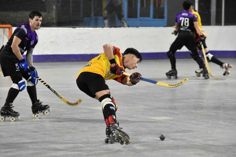 Este sábado se disputó una nueva fecha del Apertura de hockey sobre patines. Foto: Asociación Mendocina de Patín
