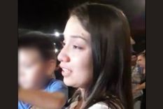 La novia y el hijo de Jean Cartos durante las protestas. La novia y el hijo de Jean Cartos durante las protestas.