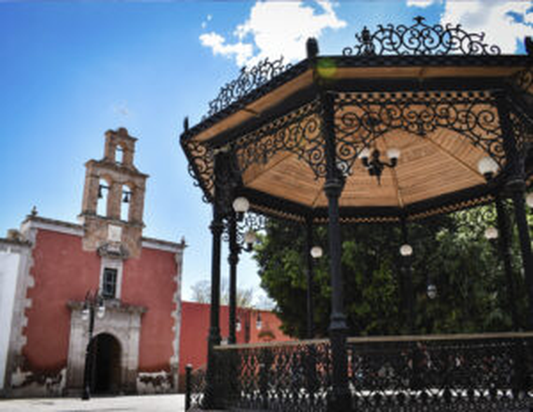 La comunidad de este pueblo gestiona la producción de dulces, tequila y artesanías, integrando tradición y turismo en cada experiencia. La comunidad de este pueblo gestiona la producción de dulces, tequila y artesanías, integrando tradición y turismo en cada experiencia.