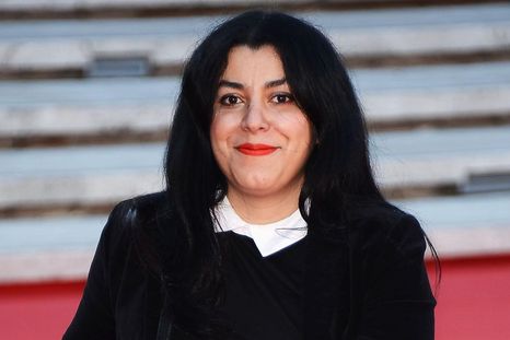 La autora franco-iraní alcanzó reconocimiento internacional con "Persépolis", una serie de novelas gráficas y autobiográficas en las que narra su infancia durante la Revolución Islámica de 1979. La autora franco-iraní alcanzó reconocimiento internacional con "Persépolis", una serie de novelas gráficas y autobiográficas en las que narra su infancia durante la Revolución Islámica de 1979.