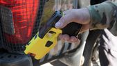 El Honorable Concejo dio el visto bueno para que preventores usen Taser en tareas de prevención. El Honorable Concejo dio el visto bueno para que preventores usen Taser en tareas de prevención.