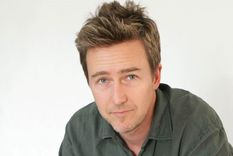 Foto: https://www.infobae.com/america/entretenimiento/2019/11/04/edward-norton-a-solas-con-infobae-su-pasado-como-mesero-la-experiencia-en-japon-y-su-debut-como-director-de-cine/