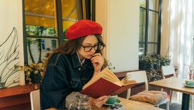 La estética intelectual mezcla literatura, moda clásica y espacios culturales en la nueva tendencia global. La estética intelectual mezcla literatura, moda clásica y espacios culturales en la nueva tendencia global.