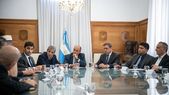 Los gobernadores patagónicos Ignacio Torres y Claudio Vidal junto con el jefe de Gabinete, Guillermo Francos, y los ministros Luis Caputo y Lisandro Catalán. Los gobernadores patagónicos Ignacio Torres y Claudio Vidal junto con el jefe de Gabinete, Guillermo Francos, y los ministros Luis Caputo y Lisandro Catalán.