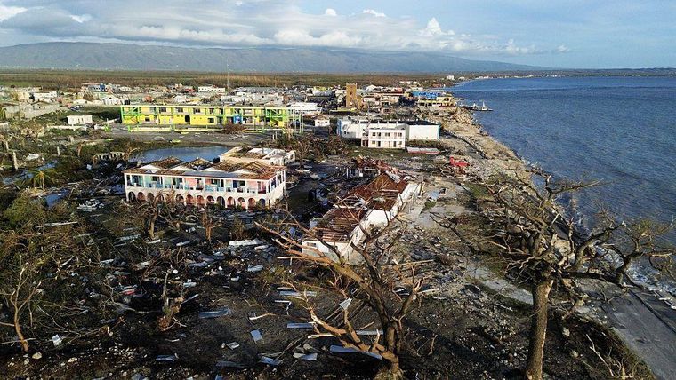 El alcalde de Black River admitió que la ciudad está devastada y calcula que el 90% de las viviendas resultaron dañadas.