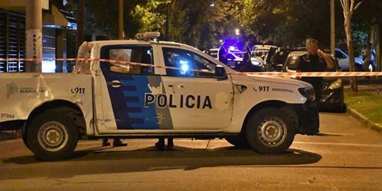 Una mujer se atrincheró en su casa y atacó a tiros a la policía en Caseros Foto: NA