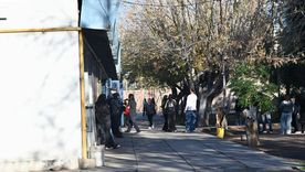 Tras la amenaza del miércoles, este jueves hubo presencia policial y menor asistencia. Padres reclaman respuestas y denuncian falta de información clara. Tras la amenaza del miércoles, este jueves hubo presencia policial y menor asistencia. Padres reclaman respuestas y denuncian falta de información clara.