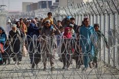 Un gran número de afganos están intentando salir del país desde la subida al poder del Talibán. Foto: Getty Images