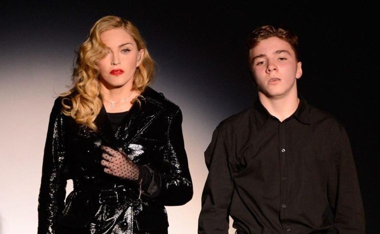 Foto: https://spoiler.bolavip.com/celebrities/Quien-es-Rocco-Ritchie-el-hijo-de-Madonna-y-Guy-Ritche-que-es-un-icono-del-arte-20220112-0023.html