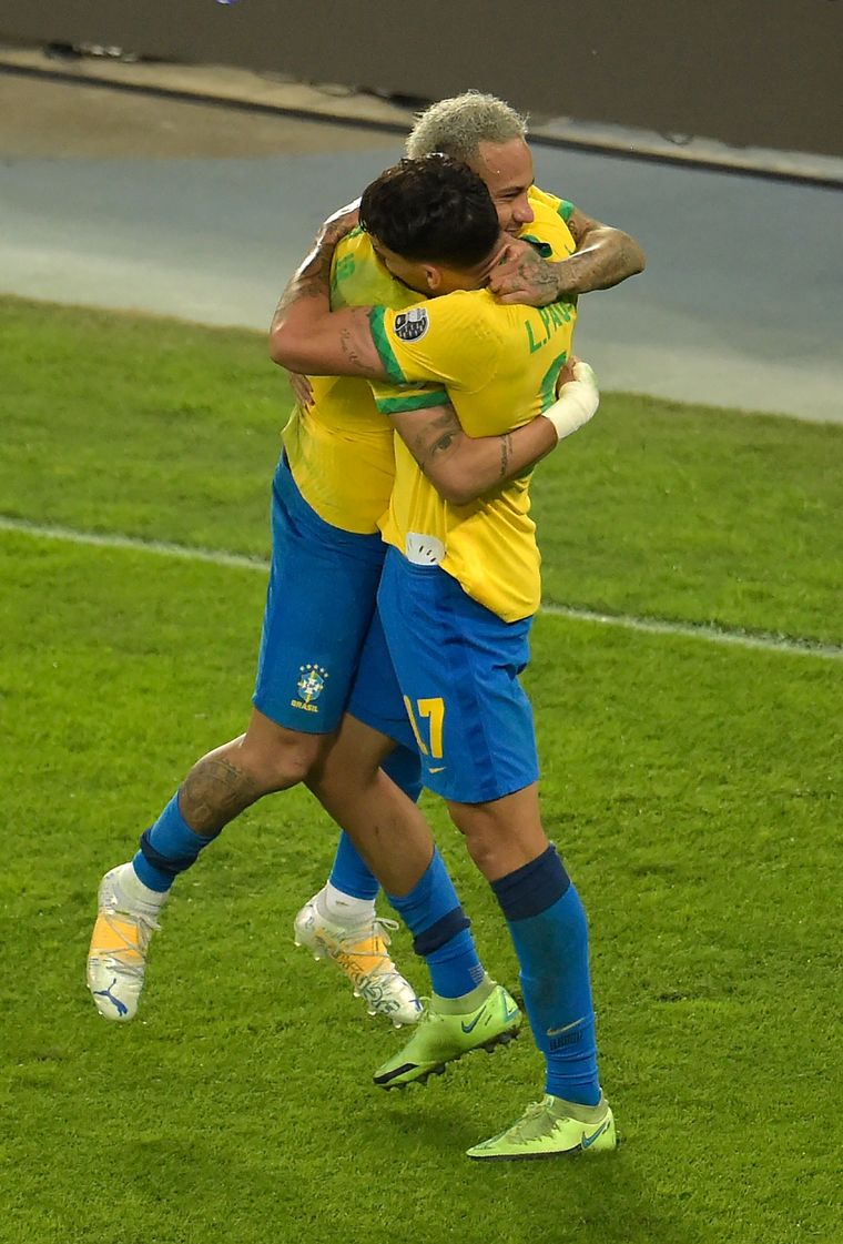 Neymar y Paquetá, los autores de la genialidad que le dio el triunfo a Brasil. Foto: Copa América