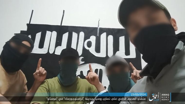 Esta es la foto de los presuntos autores de la masacre viralizada por AMAQ Foto: AMAQ