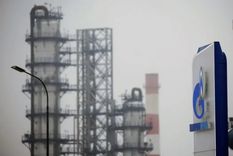 Estados Unidos sale a comprar petróleo a Rusia, ante la guerra en Irán. Foto Efe