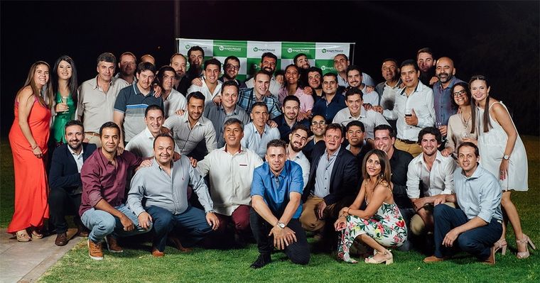#SomosUnSoloEquipo. Parte de los más de 150 colaboradores de Knight Piésold.