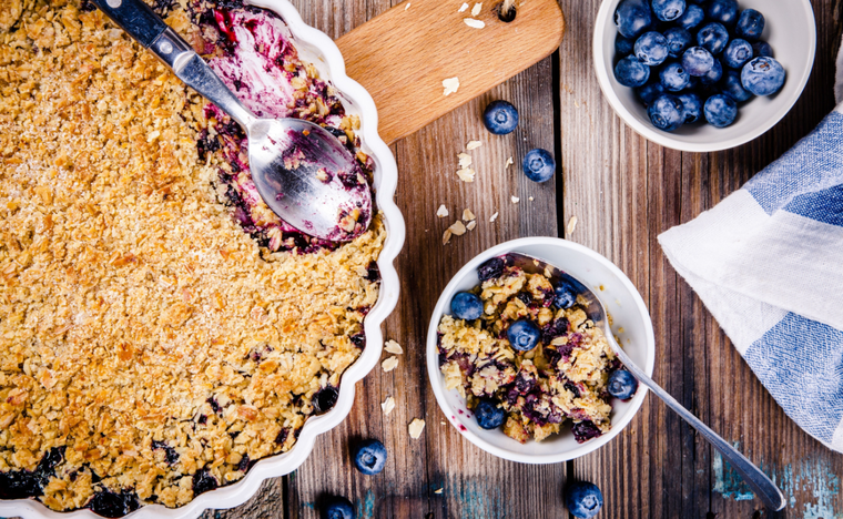 Crumble de arándanos No te pierdas esta increíble receta de crumble de arándanos para hacer en pocos pasos. Foto: Shutterstock