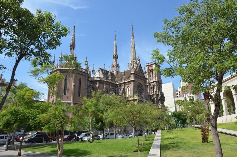 Córdoba permite conocer su historia visitando emblemáticos edificios, espacios y monumentos.