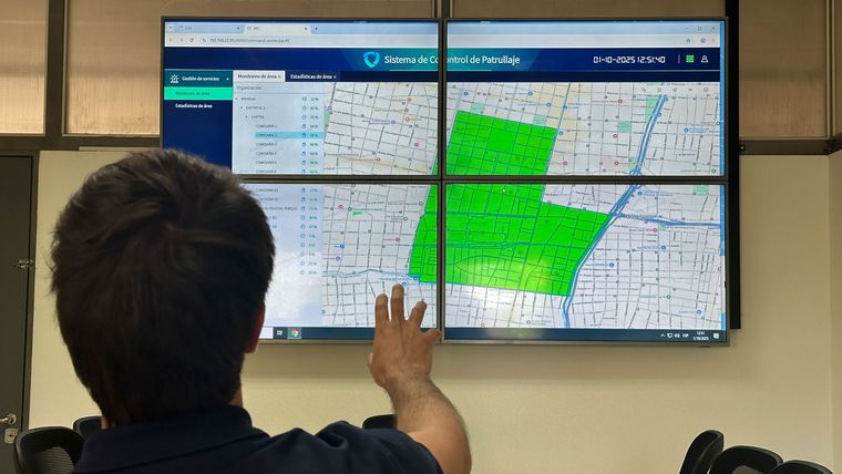 El sistema de control del patrullaje permite al CEO verificar que las tareas de los móviles se realicen correctamente y así poder asignar la mejor opción posible ante una emergencia. El sistema de control del patrullaje permite al CEO verificar que las tareas de los móviles se realicen correctamente y así poder asignar la mejor opción posible ante una emergencia.