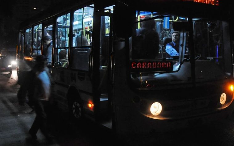 Apagón en el microcentro: miles sin luz y funciones suspendidas por horas. Foto: NA.