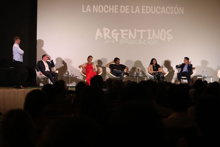 El panel de la Noche de la Educación 2022. Foto: Argentinos por la Educación