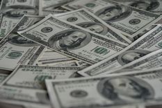 Pese a la relativa estabilidad macroeconómica, a diario los argentinos siguen pendientes de la cotización del dólar en sus distintas versiones.&nbsp;