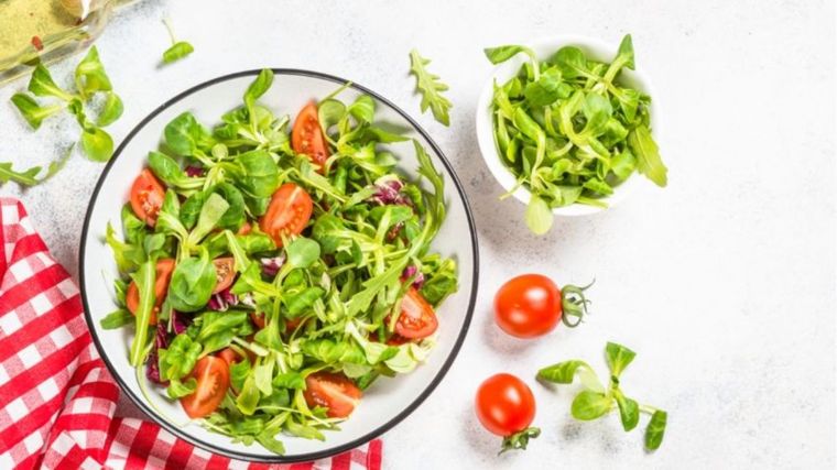Disfruta de esta saludable ensalada verde Foto: Shutterstock