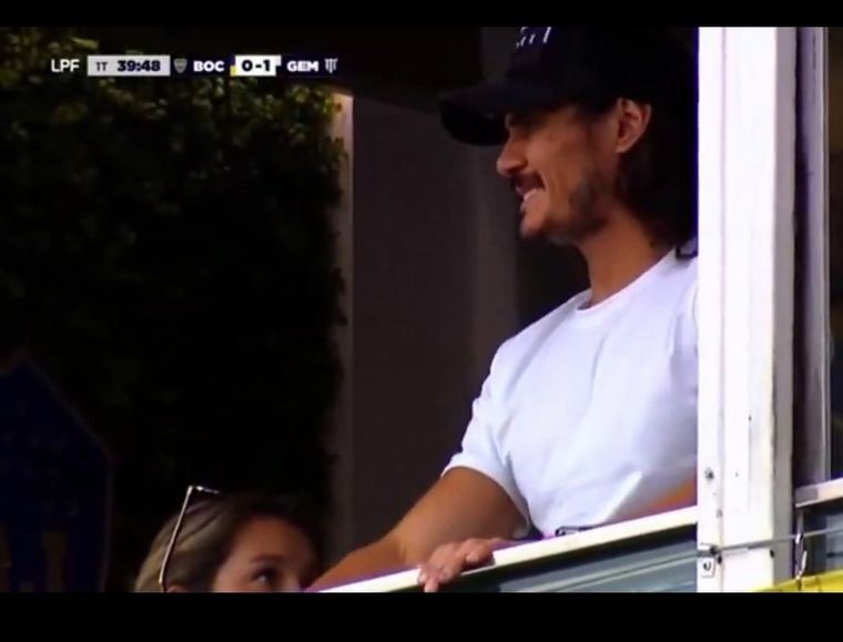 Edinson Cavani no jugó, pero su gesto en el palco encendió alarmas en Boca.&nbsp;